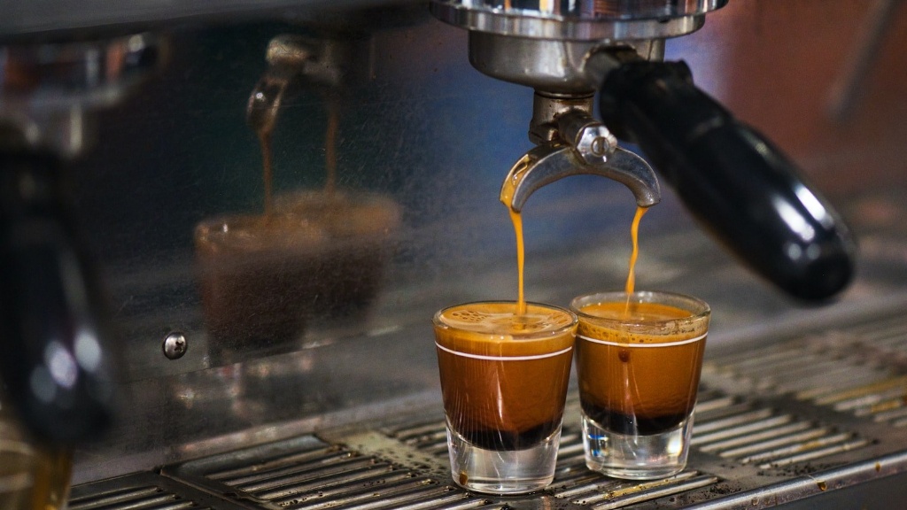 How to order starbucks coffee traveler?