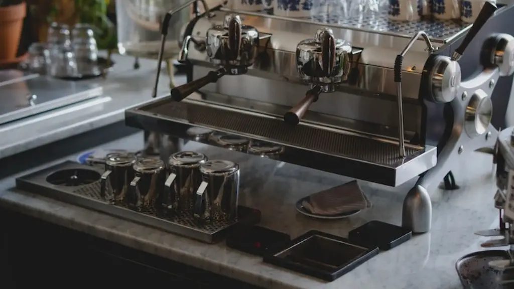 Can you use a hand blender to grind coffee beans?